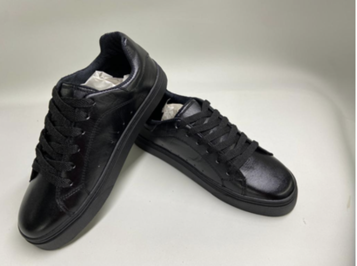 Tenis Cuero Negro